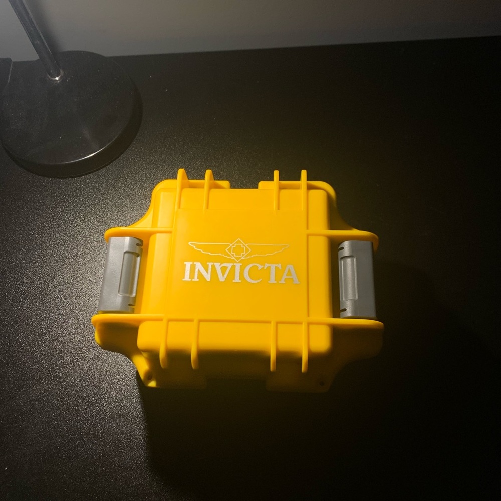 Invicta Bolt - Picture 5 of 5